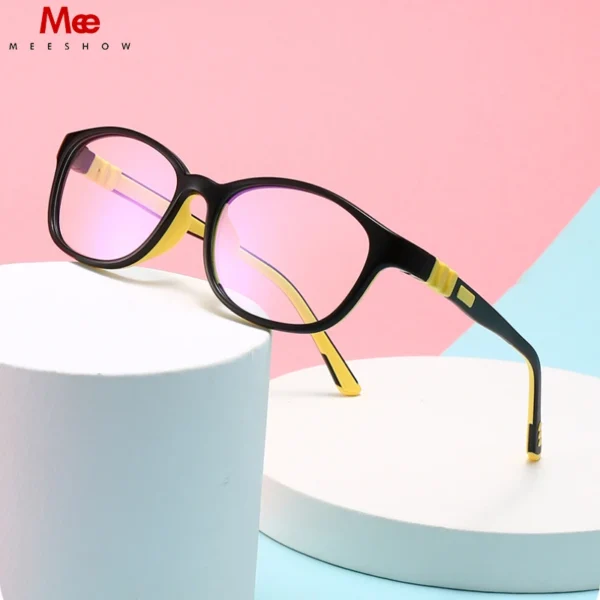 MEESHOW Gafas para niños con montura cuadrada de silicona flexible para niños y niñas de 5 a 12 años Gafas ópticas ultraligeras con correa deportiva 8615